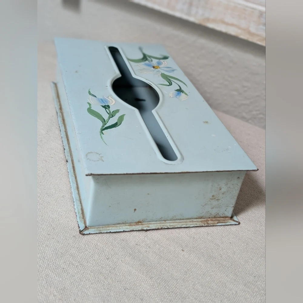 Vintage unbranded metal tissue holder powder blue MCM retro 1950s 1960s bathroom